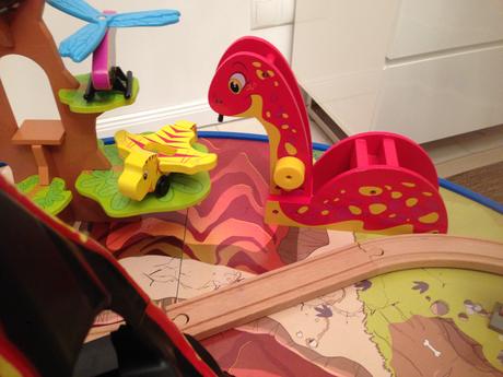Kidkraft vláčkodráha se stolem - dinosauři, 