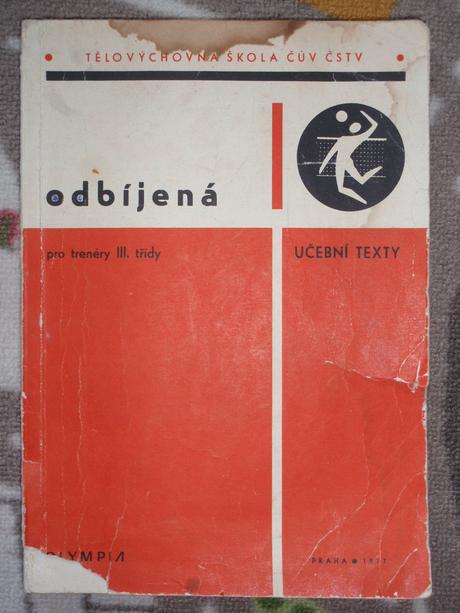 Kniha-učebnice odbíjená pro trenéry lll.třídy 1977,