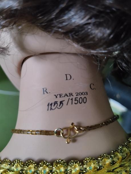 Mohutná porcelánová panenka, 