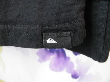 Bavlněné tmavě modré tričko -kostry na surfech, quiksilver,164