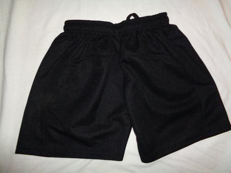 Černé dresíkové sportovní kraťasy, 152