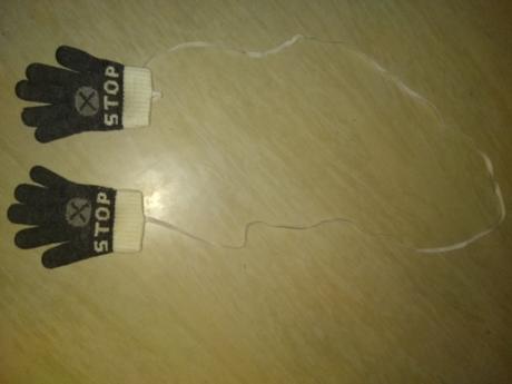 Šedo bílé prstové rukavice , 104