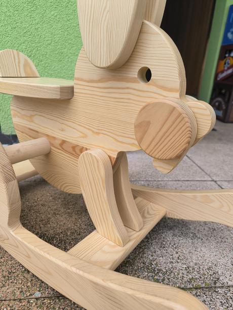 Houpací zajíc dřevěný, 