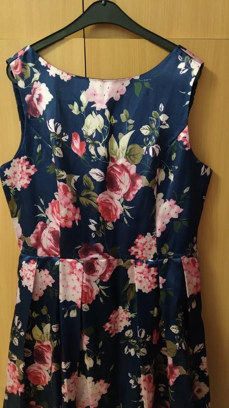 Společenské šaty mela london, 42