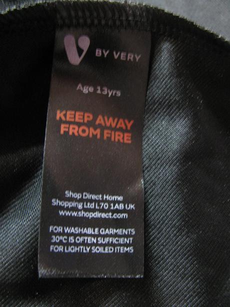 Velurové elastické černé šaty, 158