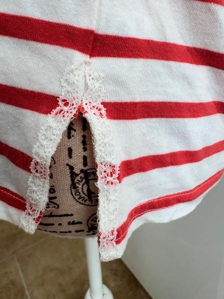 Bíločervené pruhované tričko blullue motion 36/38, 36