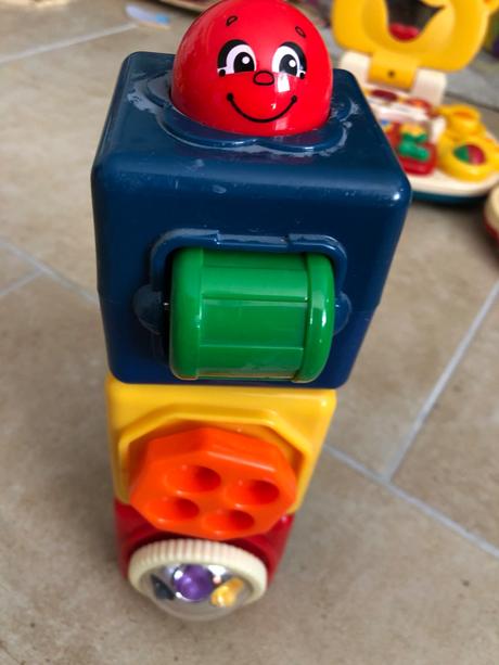 První hračky 3 kostky chrastíci,