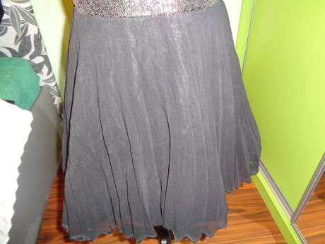 Luxusní černé plisované šaty ax paris, 42