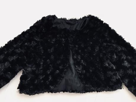 Bolérko černé chlupaťoučké - v.cca 92/98, 92