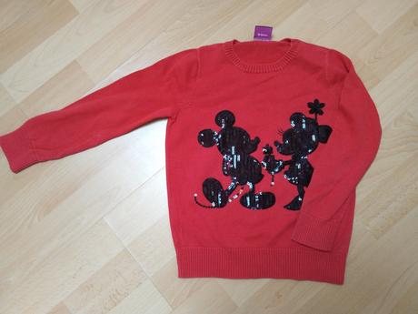 Červený svetr, disney,116