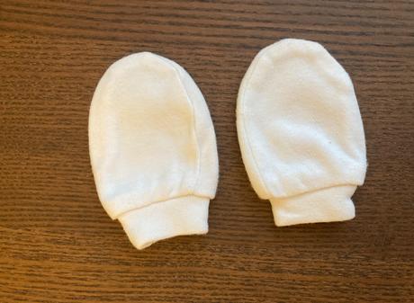 Novorozenecké rukavičky, 62