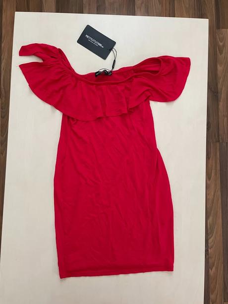 Volán minišaty na ramena nové, jsou krátké, s