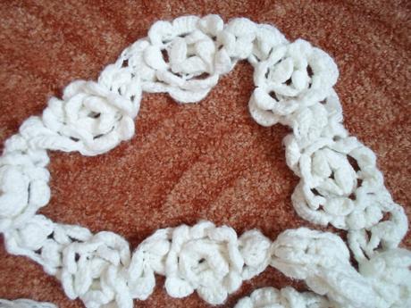 Bílá krajková háčkovaná šála šálek, 128