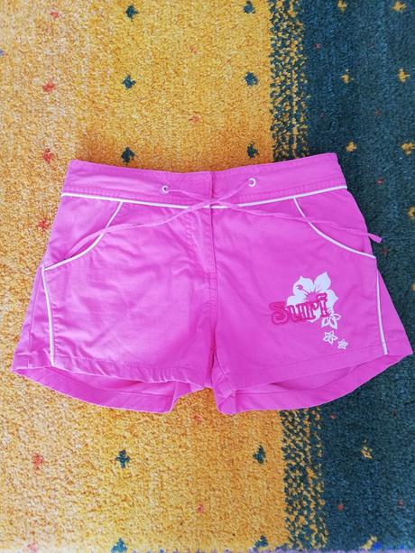 Lososově růžové kraťasy, 152