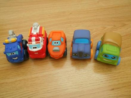 Autíčka              5  kusů, 