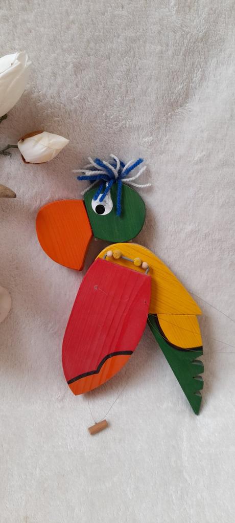 Závěsná hračka - papoušek dřevěný žíhaný, 