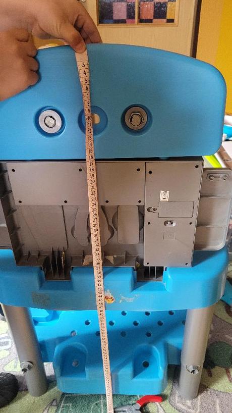 Dětský pracovní stolek a nářadí,