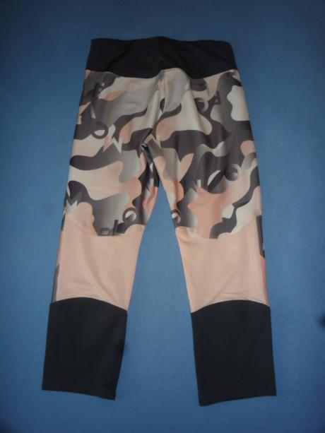 Sportovní set - tepláková souprava, triko, legíny, decathlon,146