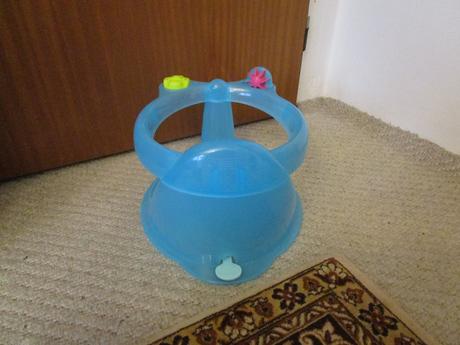 Modré plastové sedátko do vany s přísavkami,pc 499,
