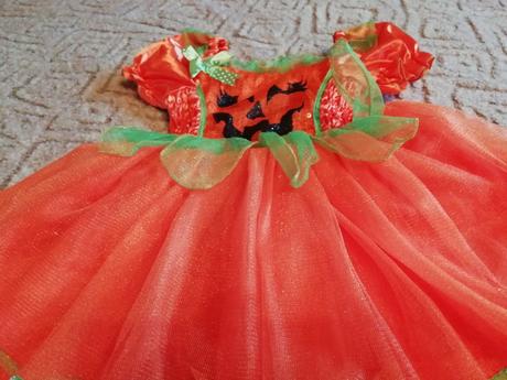Krásné šatičky na karneval-1-3roky-top stav,