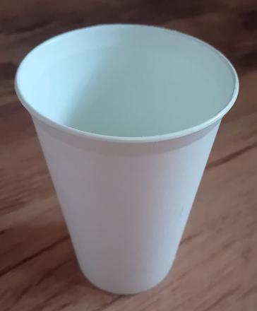 Plastový kelímek,