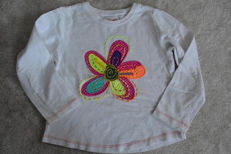 Džíny, triko a čepka s neon kytkou, next,98