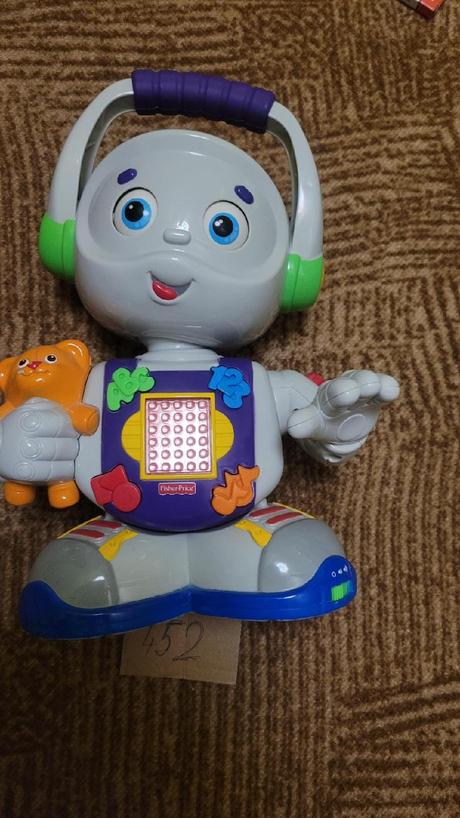 Mluvící robot tomášek fisher price,