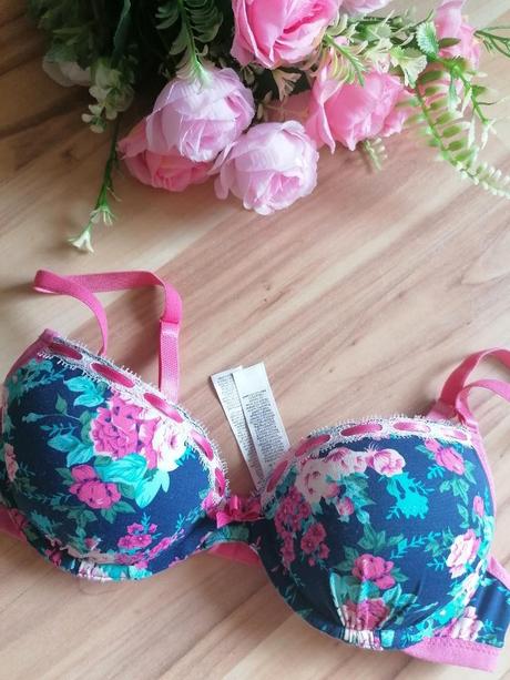 Květinová podprsenka, 70a