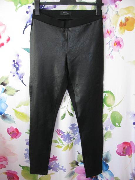 Černé koženkové kalhoty s pružným pasem, tchibo,38