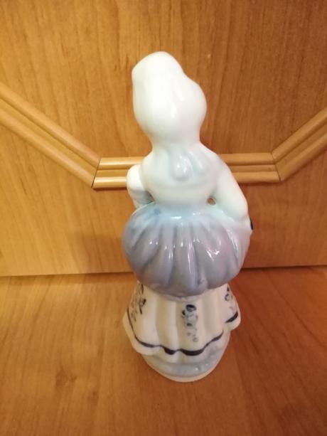 Porcelánové figurky pan a dáma, 