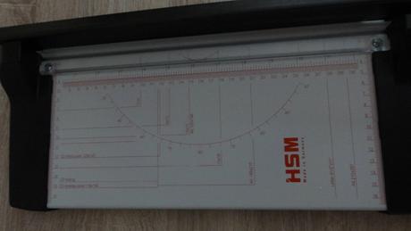 Paková řezačka papíru a4 plechová hsm, 