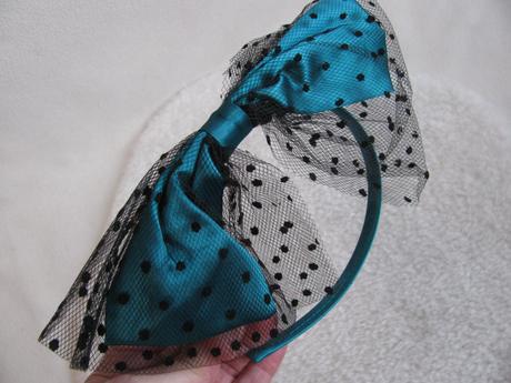 Krásná nová čelenka se saténovou mašlí,