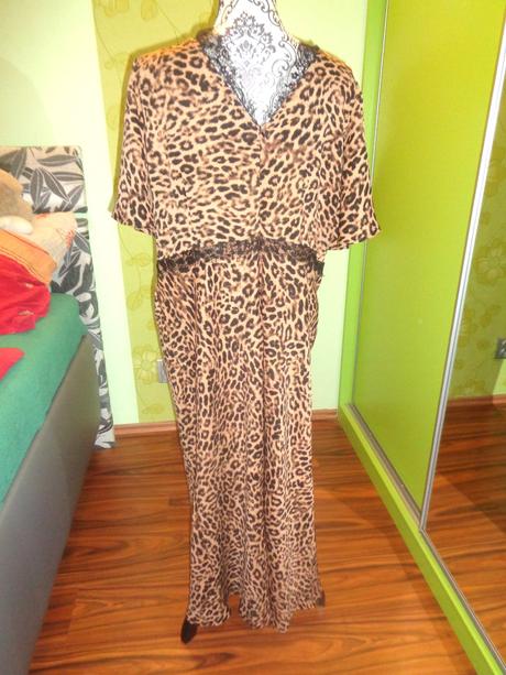 Vzdušné šaty se zvířecím motivem, 48