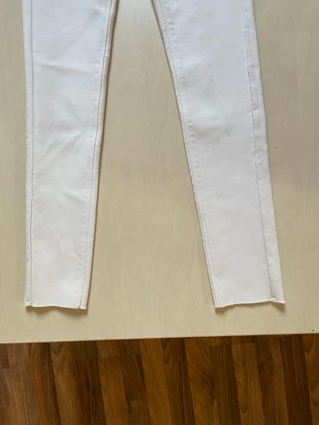 Bílé elastické džíny, vel l, ale menší - xs max s,, xs