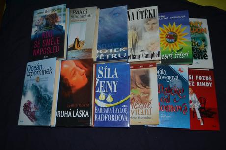 12 x kniha pro ženy,