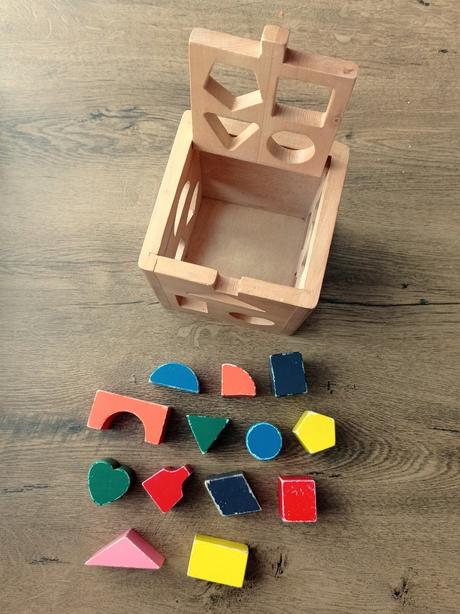 Vkládací kostka - dřevěná,