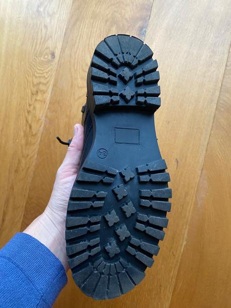 Kotnickove boty, baťa,34