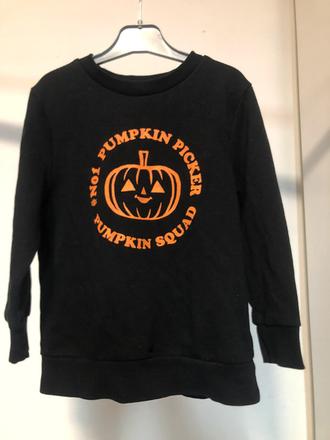 Černá mikina s dýní, 104
