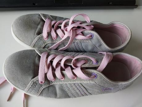 Pruhované tenisky s růžovými tkaničkami, 39