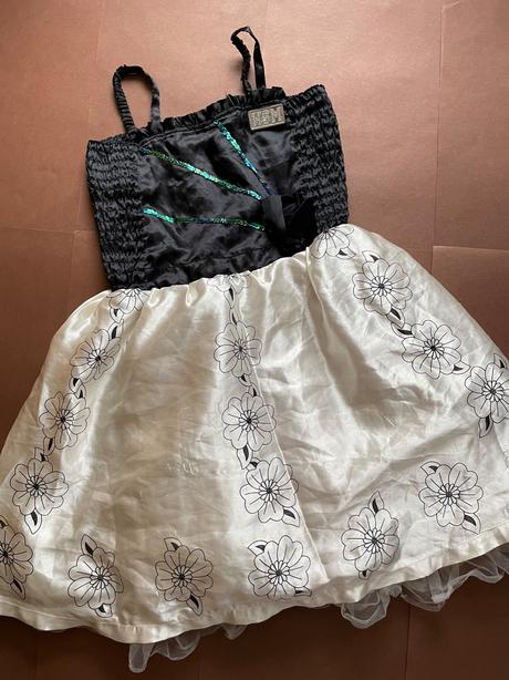 An10/ kostým šaty - v.128,