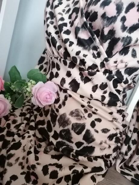 Tygrované šaty, 36