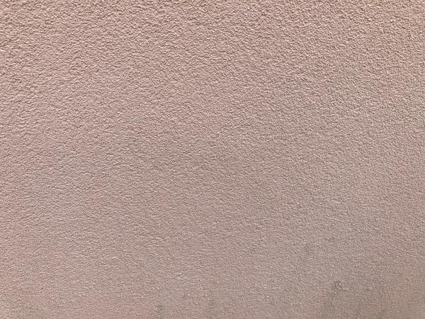 Jak účinně odstranit zelené fleky na fasádě?