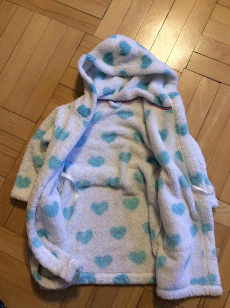 Chlupatý župan se srďíčky, marks & spencer,104