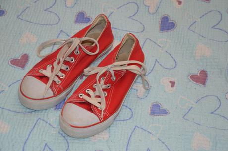 Červené plátěnky, tenisky, 32