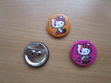 3x pěkná placka - špendlík hello kitty,průměr 3 cm,