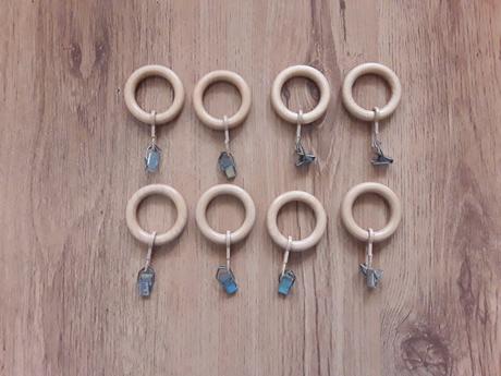 Kroužky na záclony a žabky,