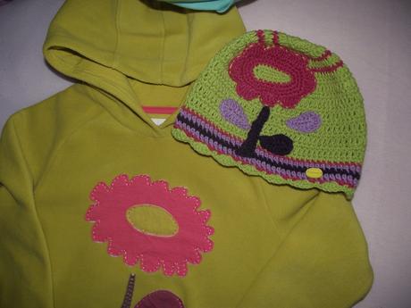 Komplet mikinky s čepičkou s kytkou, next,116