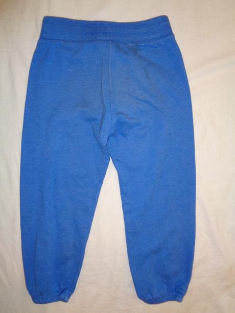 Pěkné modré tepláky s výšivkou 146/152, cherokee,146
