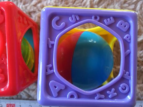 Chrastící kostky (play go) - 3 ks,