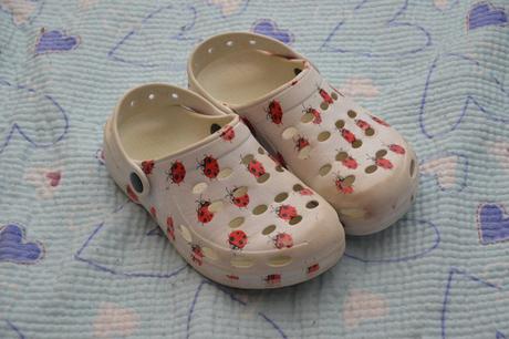 29 30 bílé nazouváky s beruškami, 29